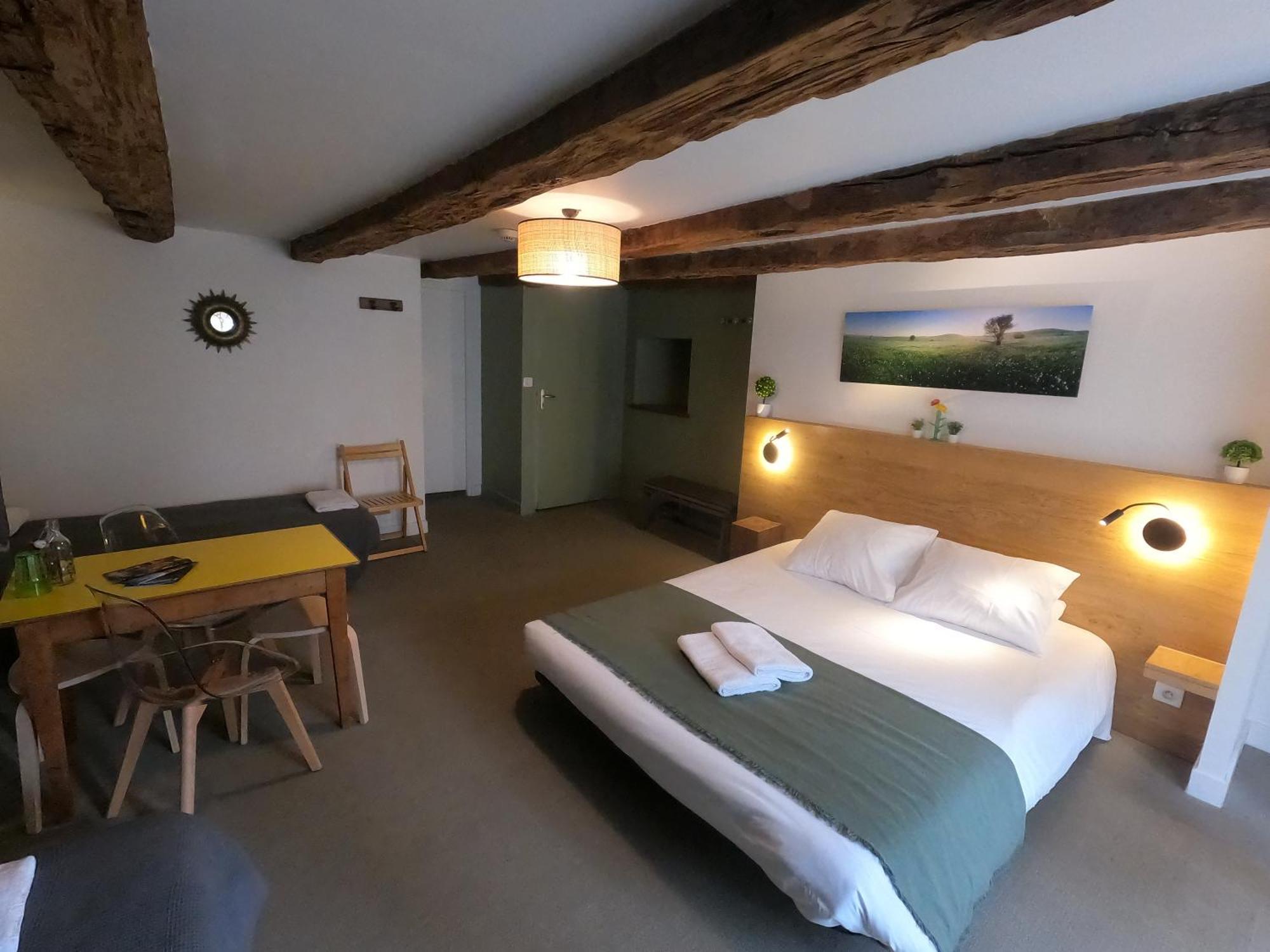 Hotel La Maison - &